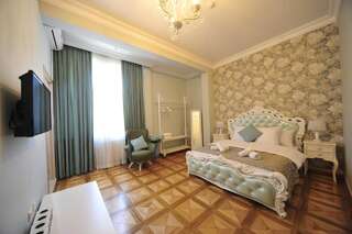 Гостевой дом Globus Hostel and Guest House Batumi Батуми Двухместный номер Делюкс с 1 кроватью и душем-1