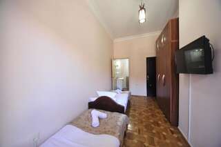 Гостевой дом Globus Hostel and Guest House Batumi Батуми Номер Делюкс (для 2 взрослых и 1 ребенка)-8
