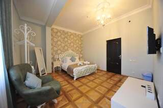 Гостевой дом Globus Hostel and Guest House Batumi Батуми Двухместный номер Делюкс с 1 кроватью и душем-3