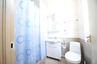 Гостевой дом Globus Hostel and Guest House Batumi Батуми Двухместный номер Делюкс с 1 кроватью и душем-5