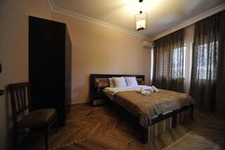 Гостевой дом Globus Hostel and Guest House Batumi Батуми Двухместный номер Делюкс с 1 кроватью или 2 отдельными кроватями-3