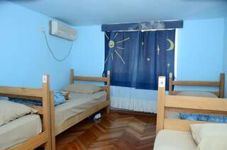 Гостевой дом Globus Hostel and Guest House Batumi Батуми Кровать в общем номере для женщин с 4 кроватями-2