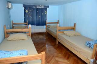 Гостевой дом Globus Hostel and Guest House Batumi Батуми Кровать в общем номере для женщин с 4 кроватями-5
